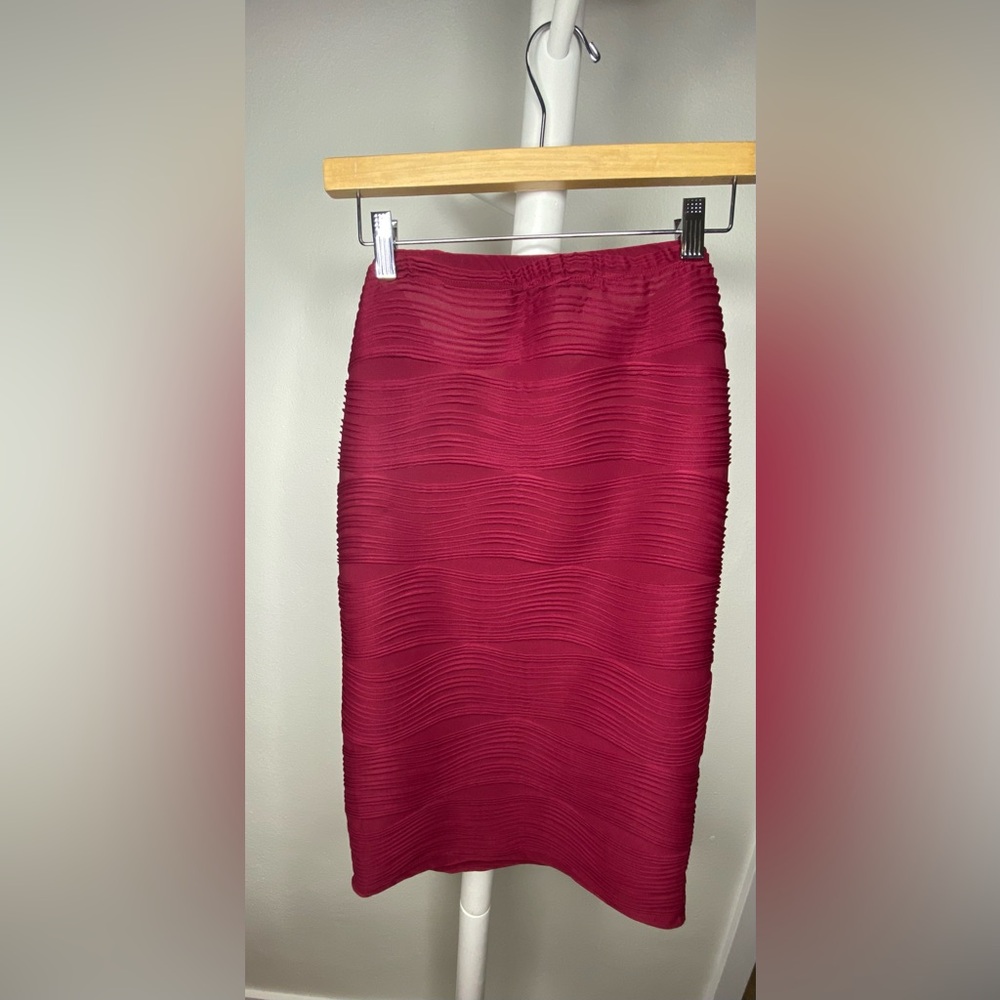 NaNa Ribbed Fuchsia Pencil Skirt - Picture 2 of 8